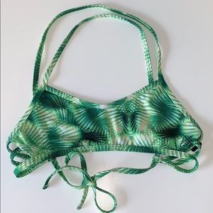 Small Green Patterned Harrison Jolyn Top